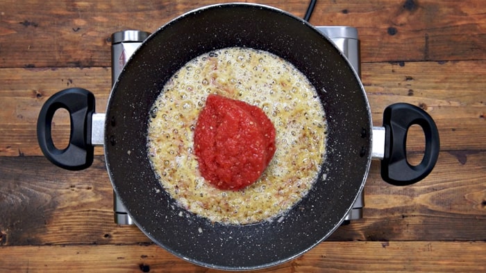 Grated tomato added in pan.