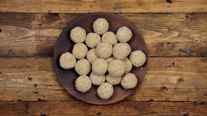 Bread crumb coated balls on plate.